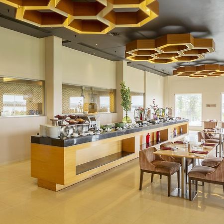 Hotel Naveen Lakeside Hubballi-Dharwar Zewnętrze zdjęcie