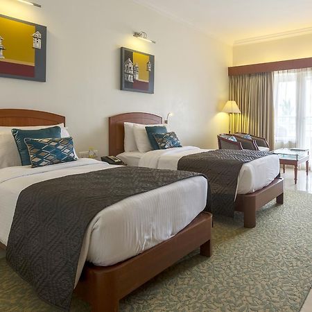 Hotel Naveen Lakeside Hubballi-Dharwar Zewnętrze zdjęcie
