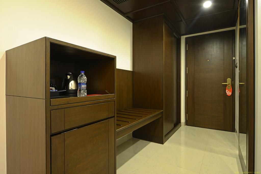 Hotel Naveen Lakeside Hubballi-Dharwar Zewnętrze zdjęcie