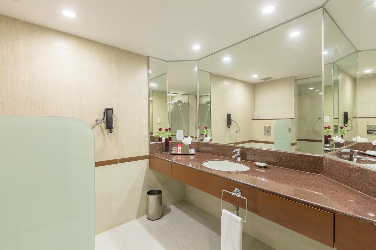 Hotel Naveen Lakeside Hubballi-Dharwar Zewnętrze zdjęcie