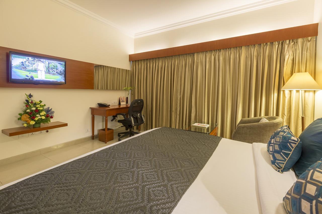 Hotel Naveen Lakeside Hubballi-Dharwar Zewnętrze zdjęcie
