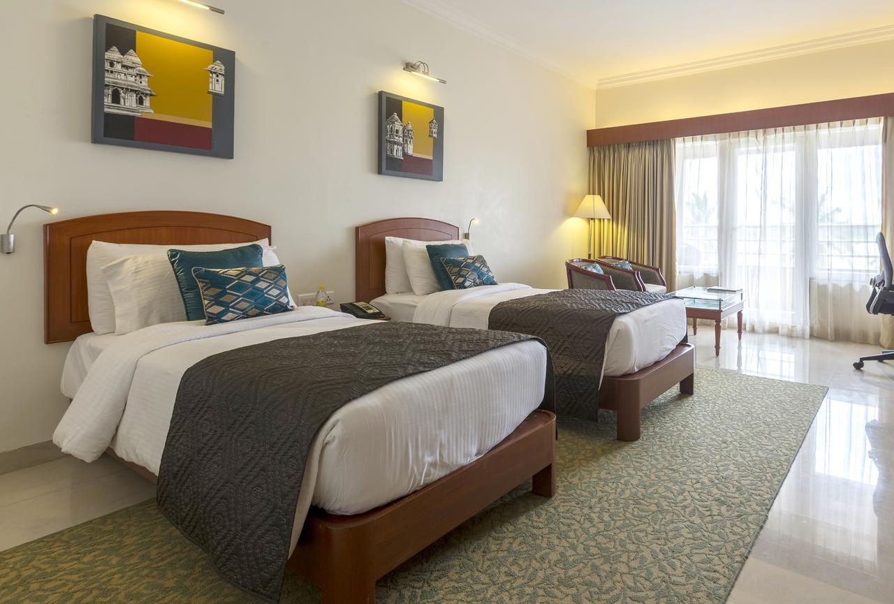 Hotel Naveen Lakeside Hubballi-Dharwar Zewnętrze zdjęcie