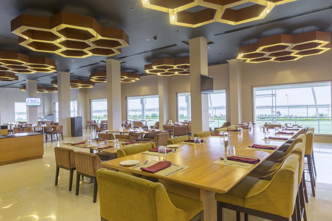 Hotel Naveen Lakeside Hubballi-Dharwar Zewnętrze zdjęcie