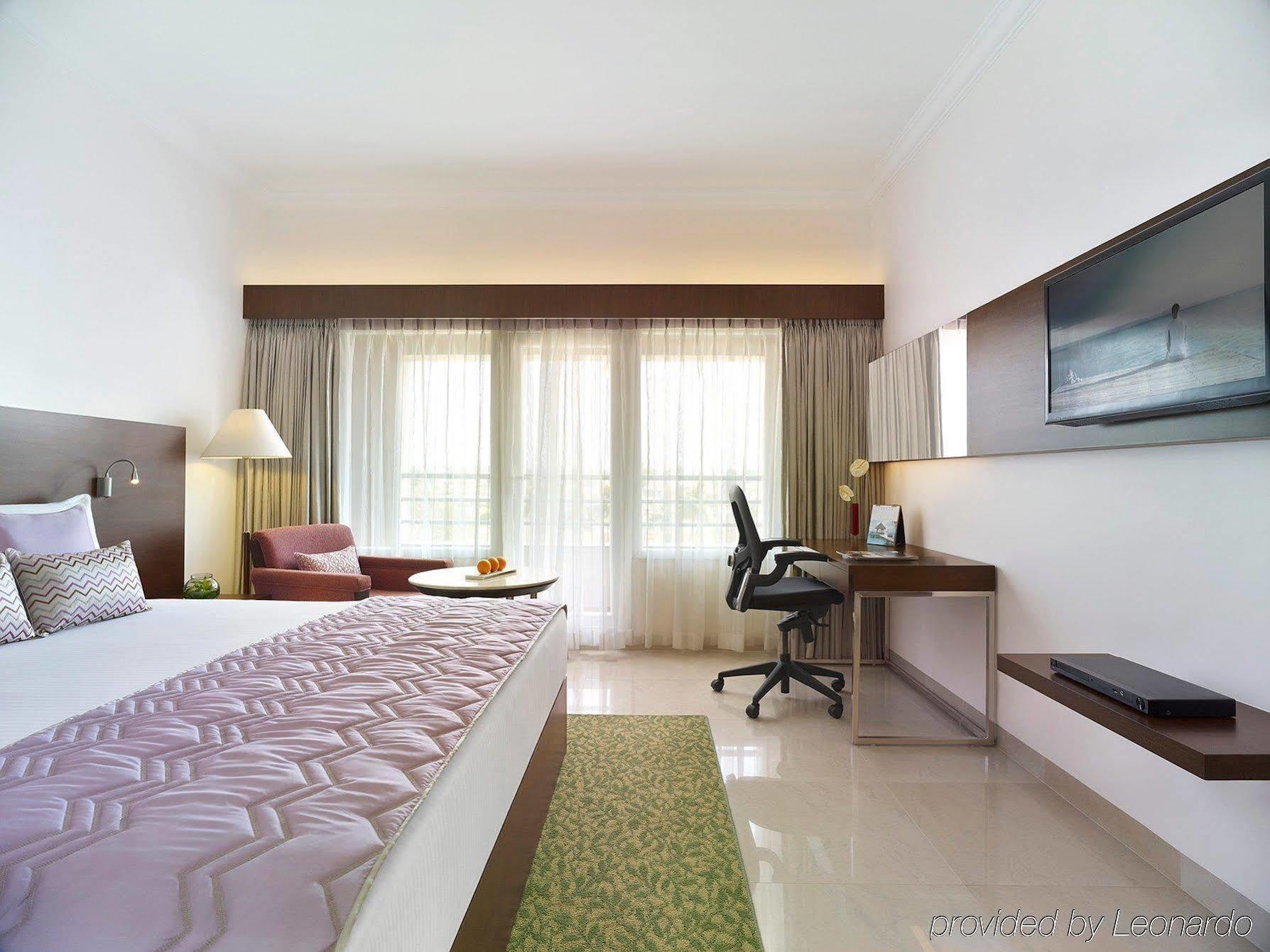 Hotel Naveen Lakeside Hubballi-Dharwar Zewnętrze zdjęcie