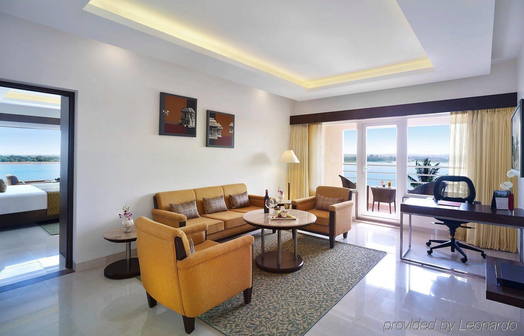Hotel Naveen Lakeside Hubballi-Dharwar Zewnętrze zdjęcie