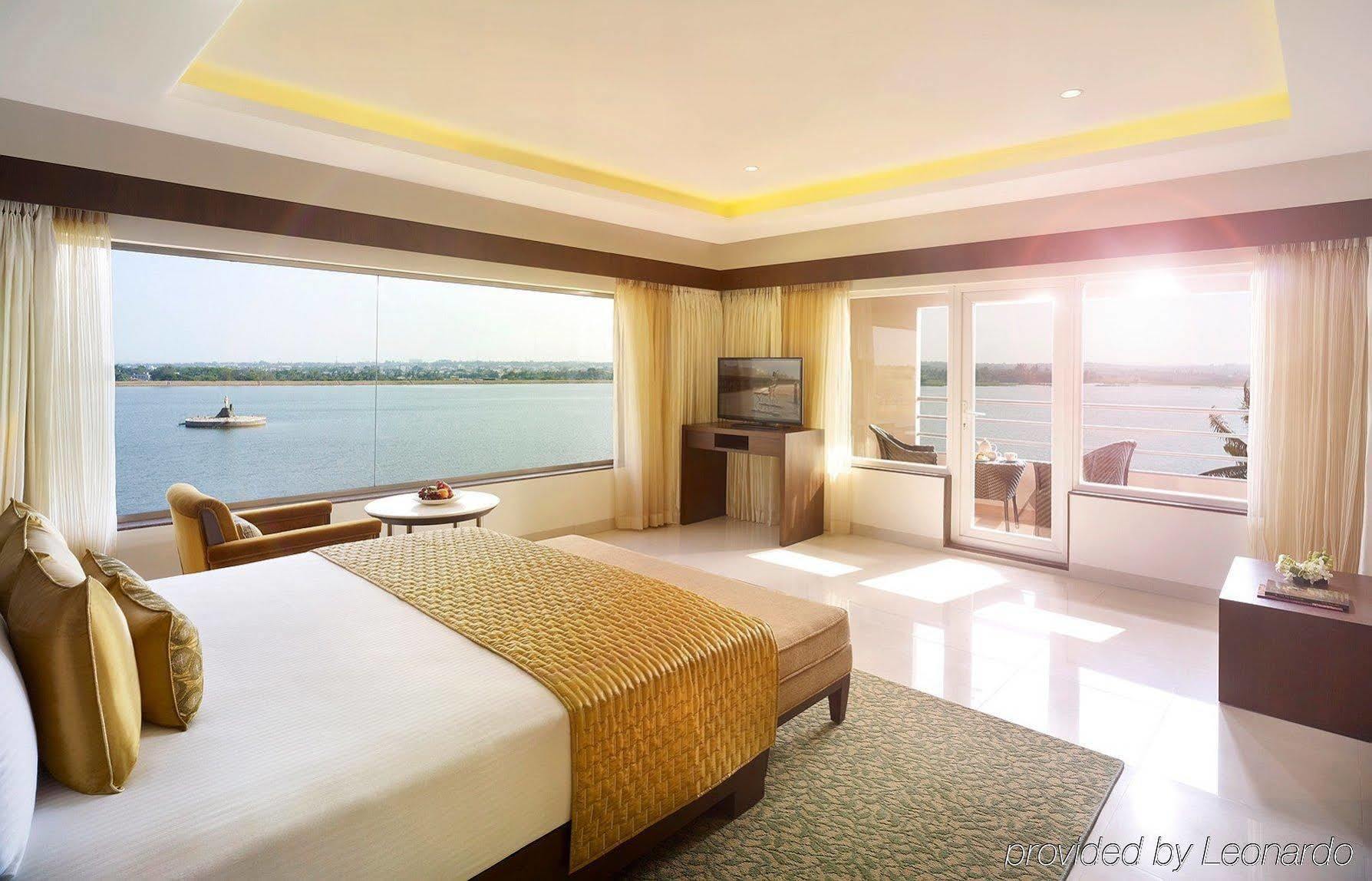 Hotel Naveen Lakeside Hubballi-Dharwar Zewnętrze zdjęcie