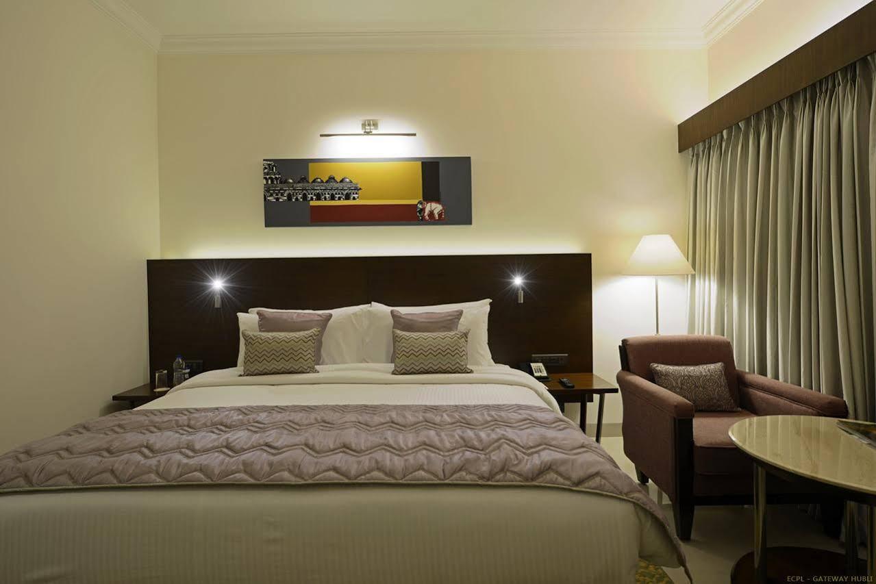Hotel Naveen Lakeside Hubballi-Dharwar Zewnętrze zdjęcie