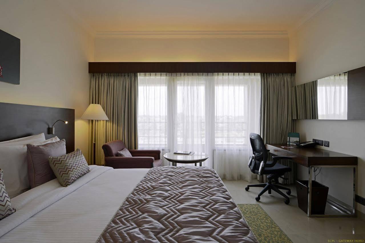 Hotel Naveen Lakeside Hubballi-Dharwar Zewnętrze zdjęcie