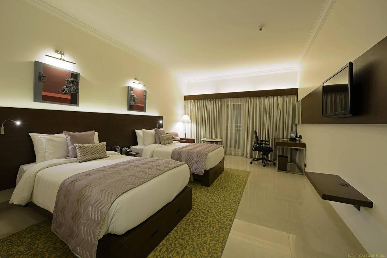 Hotel Naveen Lakeside Hubballi-Dharwar Zewnętrze zdjęcie