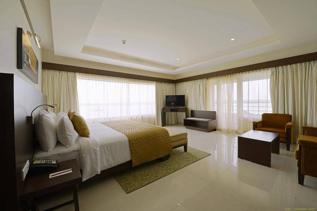 Hotel Naveen Lakeside Hubballi-Dharwar Zewnętrze zdjęcie